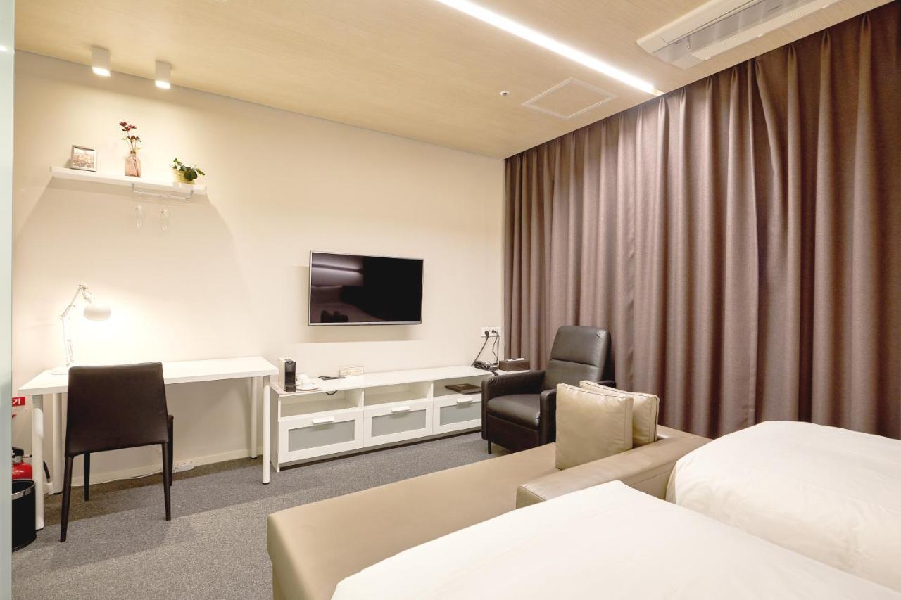 Grand City Hotel تَنوان المظهر الخارجي الصورة