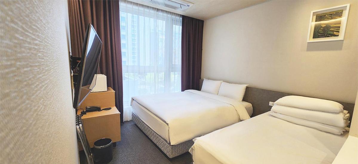 Grand City Hotel تَنوان المظهر الخارجي الصورة